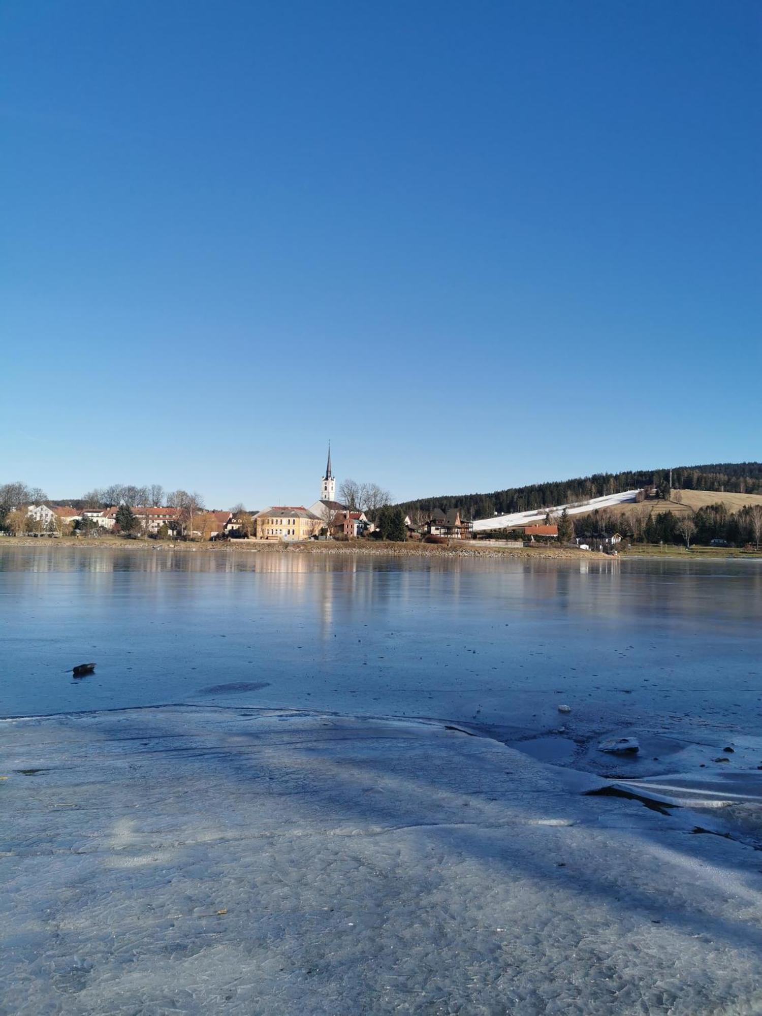 Apartman S Terasou A Vyhledem Na Jezero Lipno Kovarov Экстерьер фото